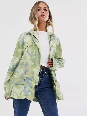 Free People “Lead the Way” Printed Jacket Size Small Utility Camo Casual